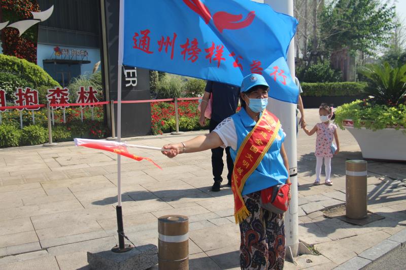 <strong>网友操逼三级片</strong>